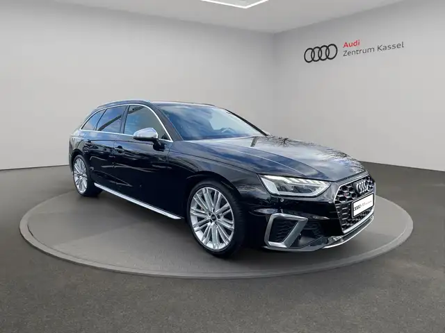 Audi S4 view 9