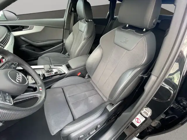 Audi S4 view 11