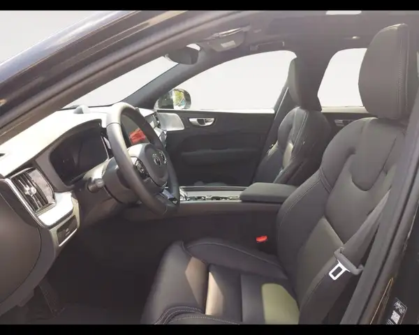 Volvo XC60 view 9