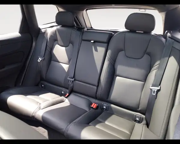 Volvo XC60 view 13