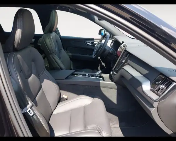 Volvo XC60 view 14