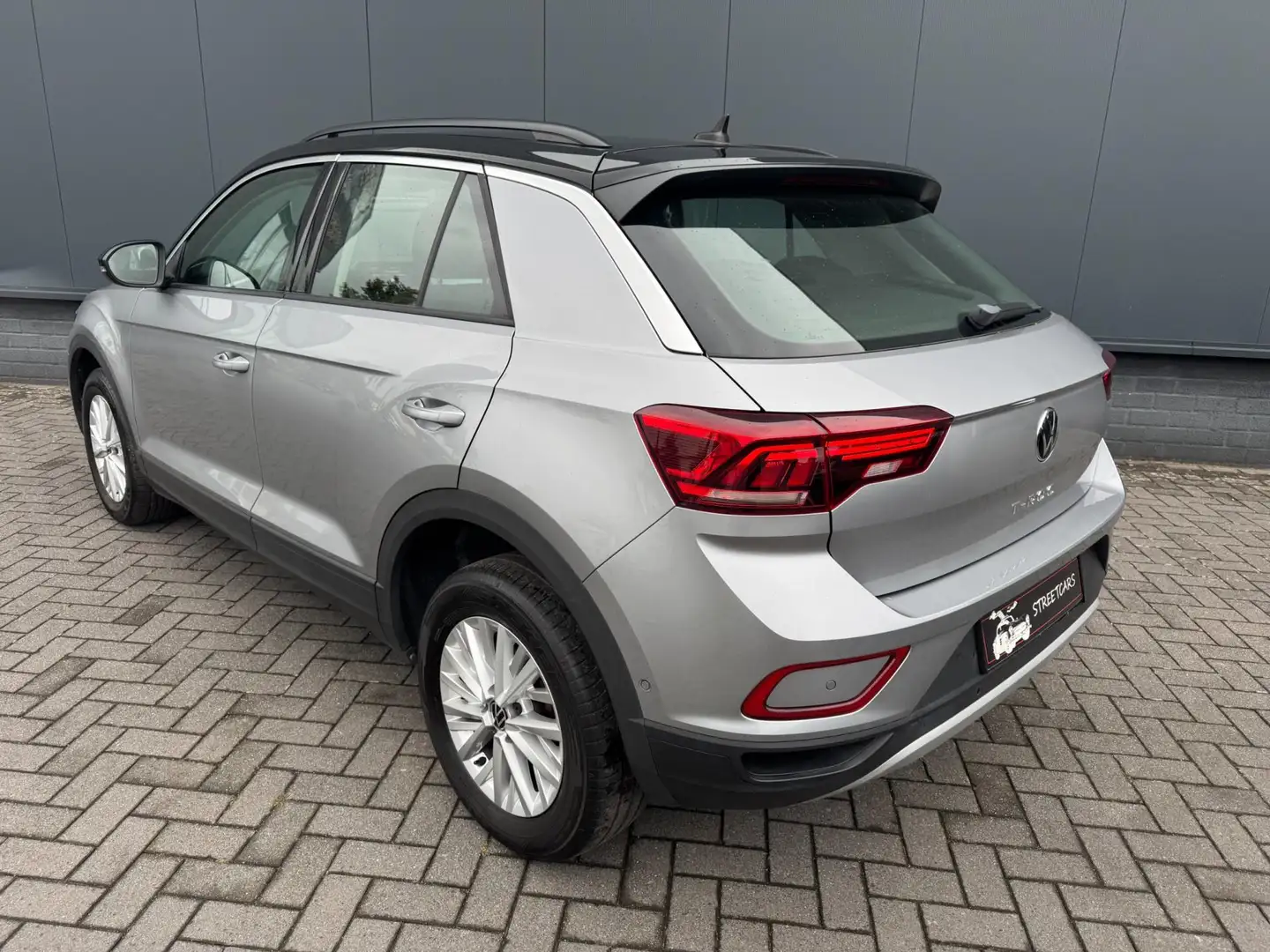 Volkswagen T-Roc 1.5 TSI DSG 150PK /1e eigenaar /ACC /Carplay Silber - 2