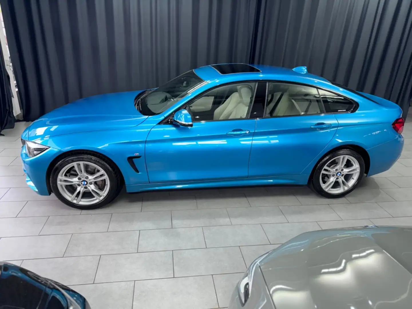 BMW 440 i Gran Coupe  xDrive M Sport*NAVI*KAMERA*VOLL Blue - 2