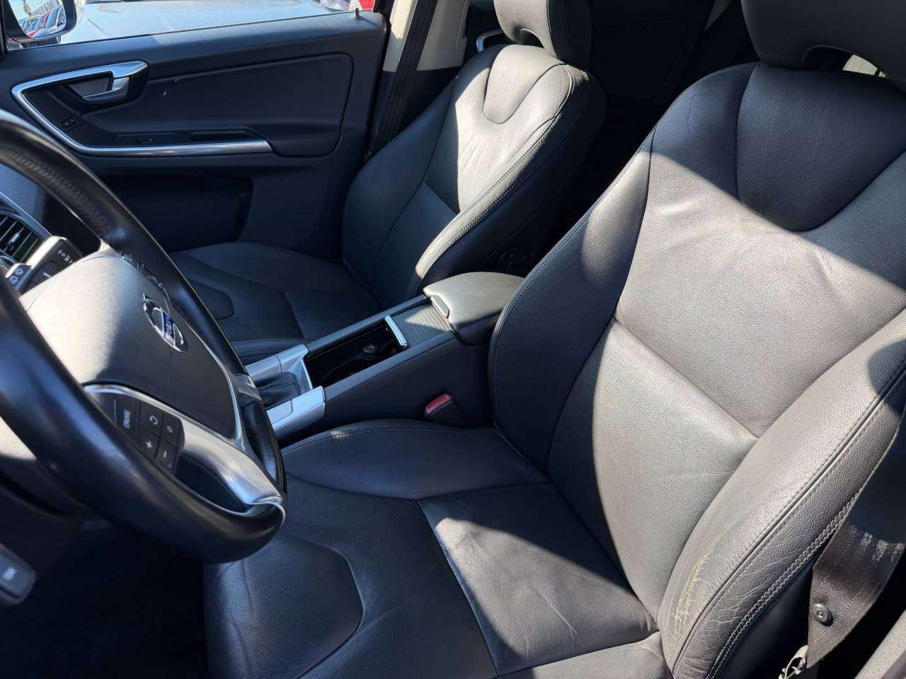 2013 Volvo XC60 T6 thumb 13