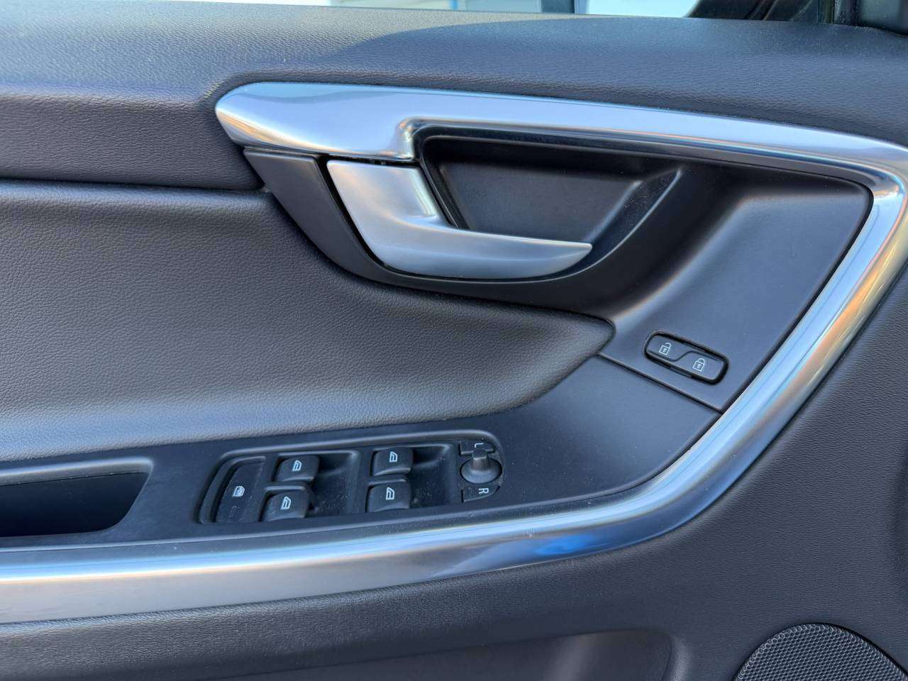 2013 Volvo XC60 T6 thumb 15