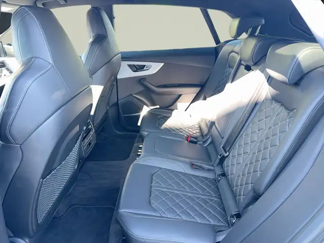 Audi Q8 view 13