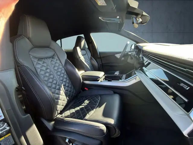 Audi Q8 view 27