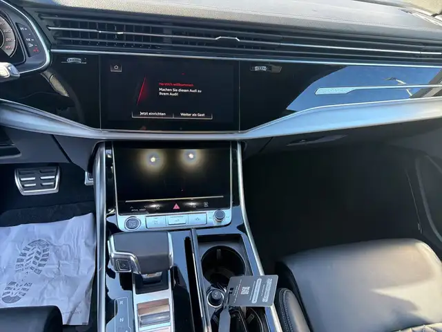 Audi Q8 view 25