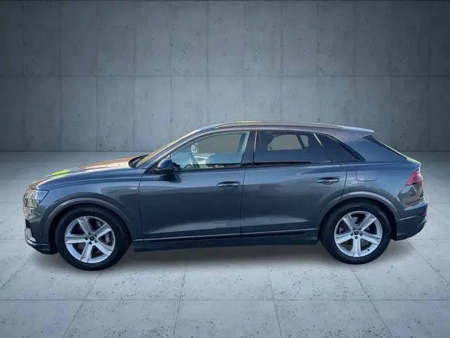 Audi Q8 view 3