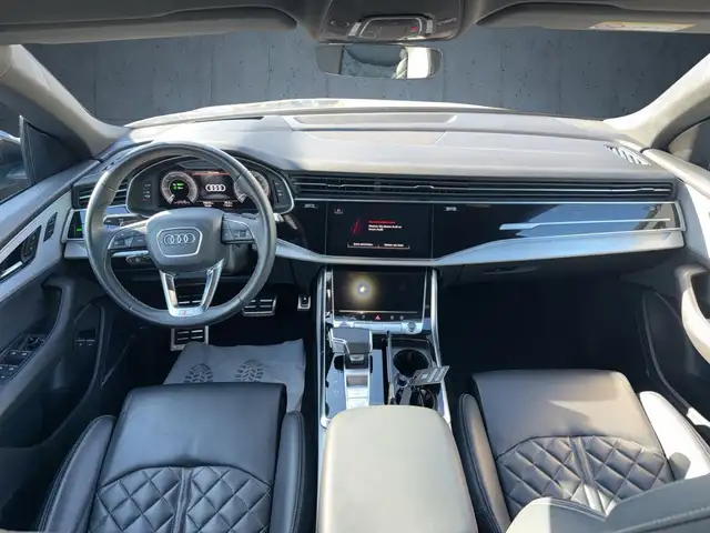 Audi Q8 view 12