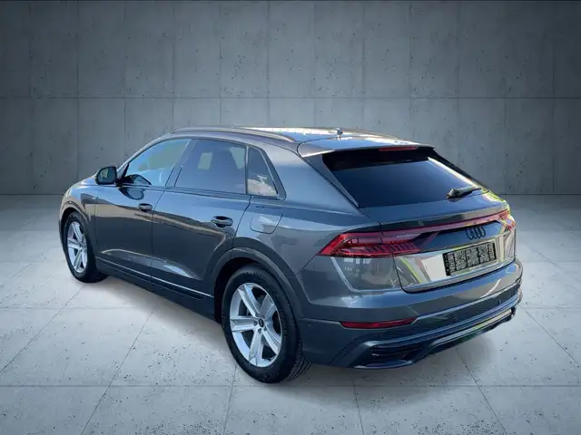 Audi Q8 view 4