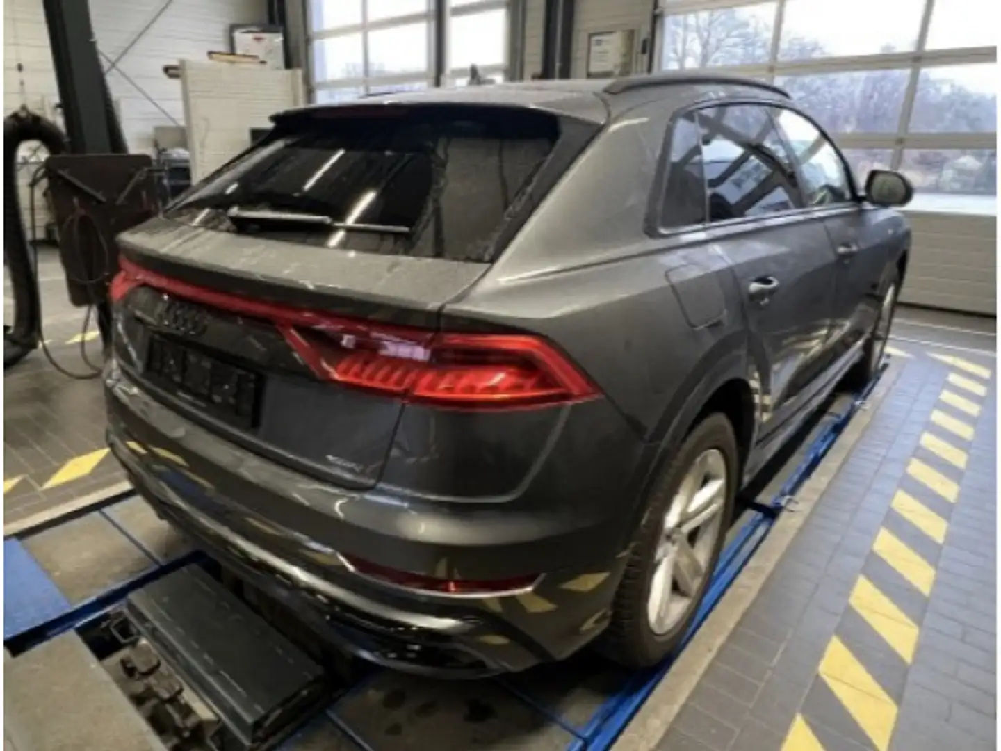 Audi Q8 55 TFSI e S line HDMatrix/B&O/Assist/Leder/20 Grau - 2