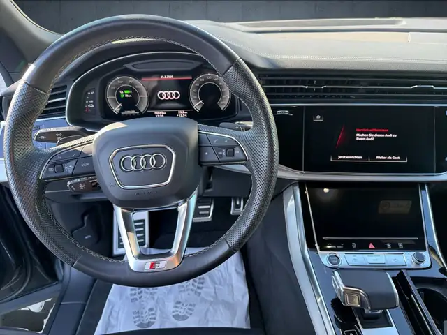 Audi Q8 view 24