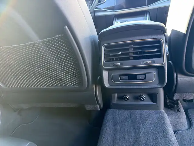 Audi Q8 view 18