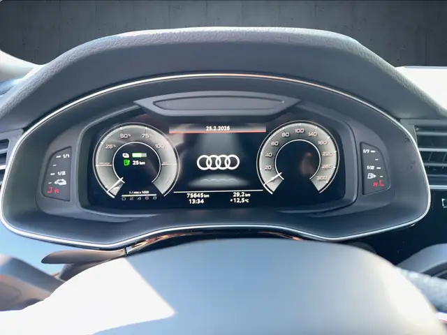 Audi Q8 view 11