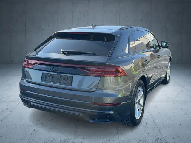 Audi Q8 view 6
