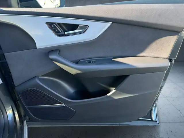 Audi Q8 view 22