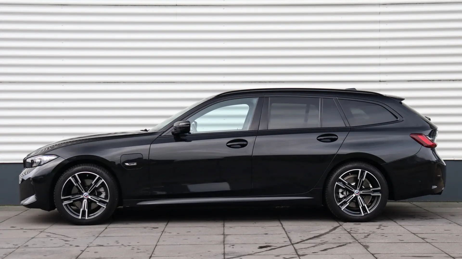 BMW 330 3-serie Touring 330e M-Sport | Head-up | Adaptieve Black - 2