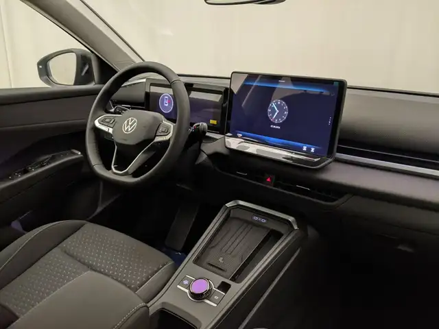 Volkswagen T-Roc view 6