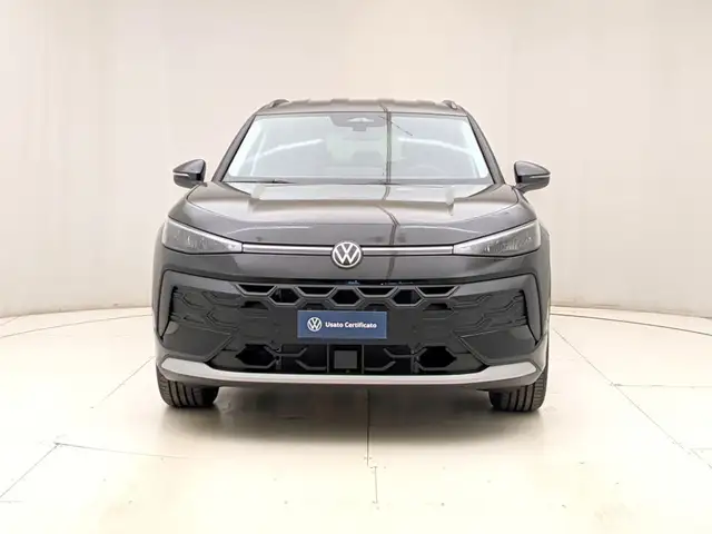 Volkswagen T-Roc view 2