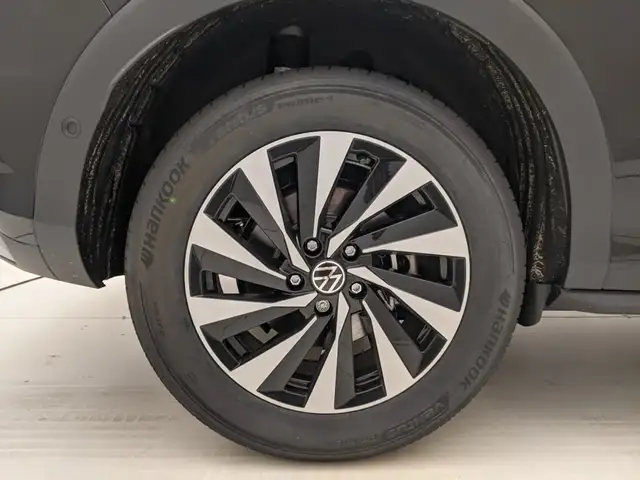 Volkswagen T-Roc view 9