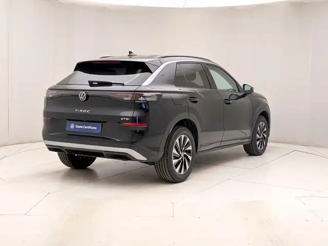 Volkswagen T-Roc view 4