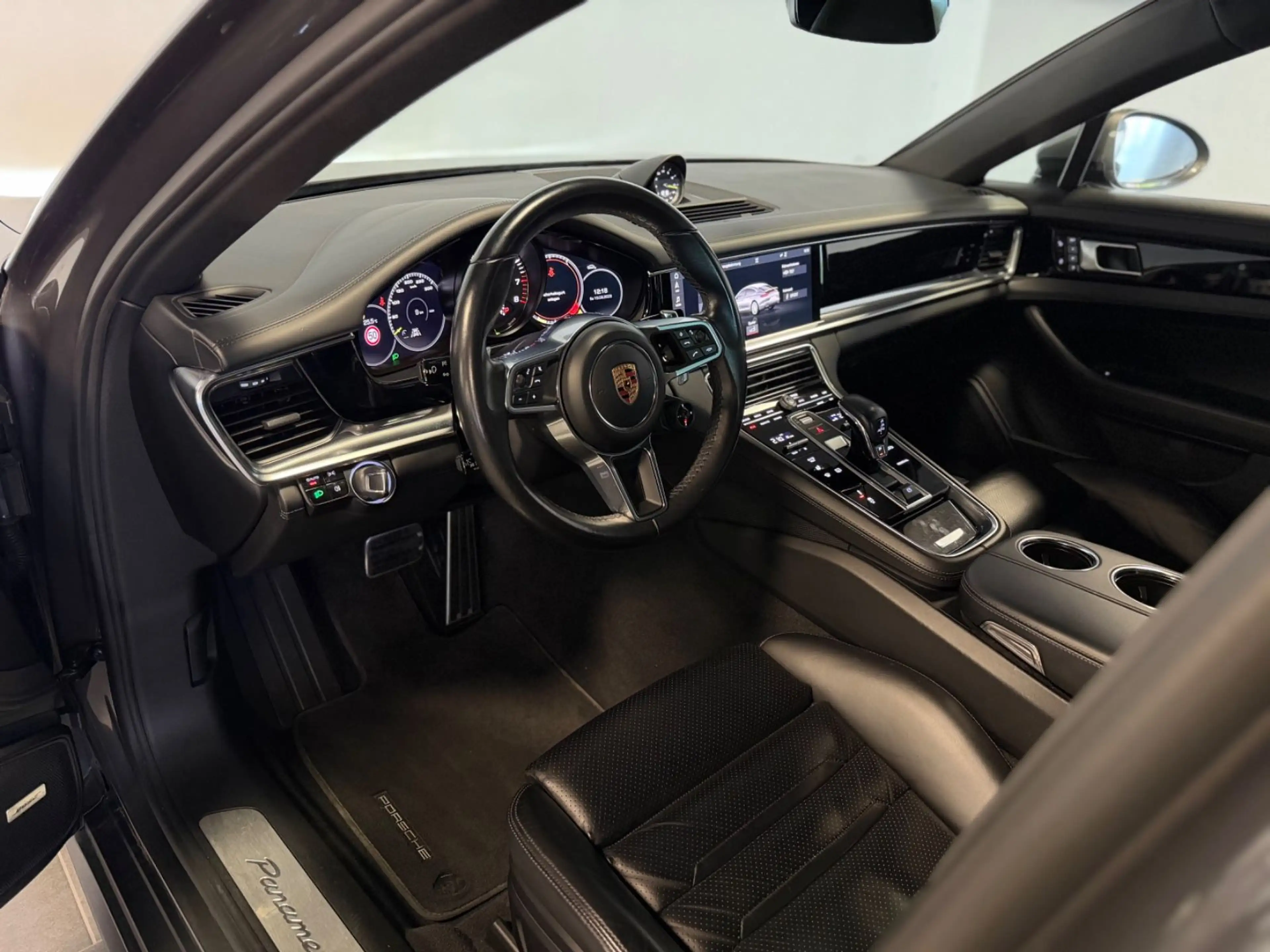 Porsche Panamera 4 E-Hybrid Chrono*Pano*Kamera*Bose* — photo 11