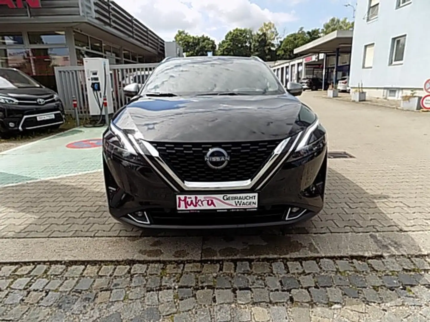 Nissan Qashqai Tekna 1.3 DIG-T MHEV X-Tronic Design Paket 158PS T Schwarz - 2