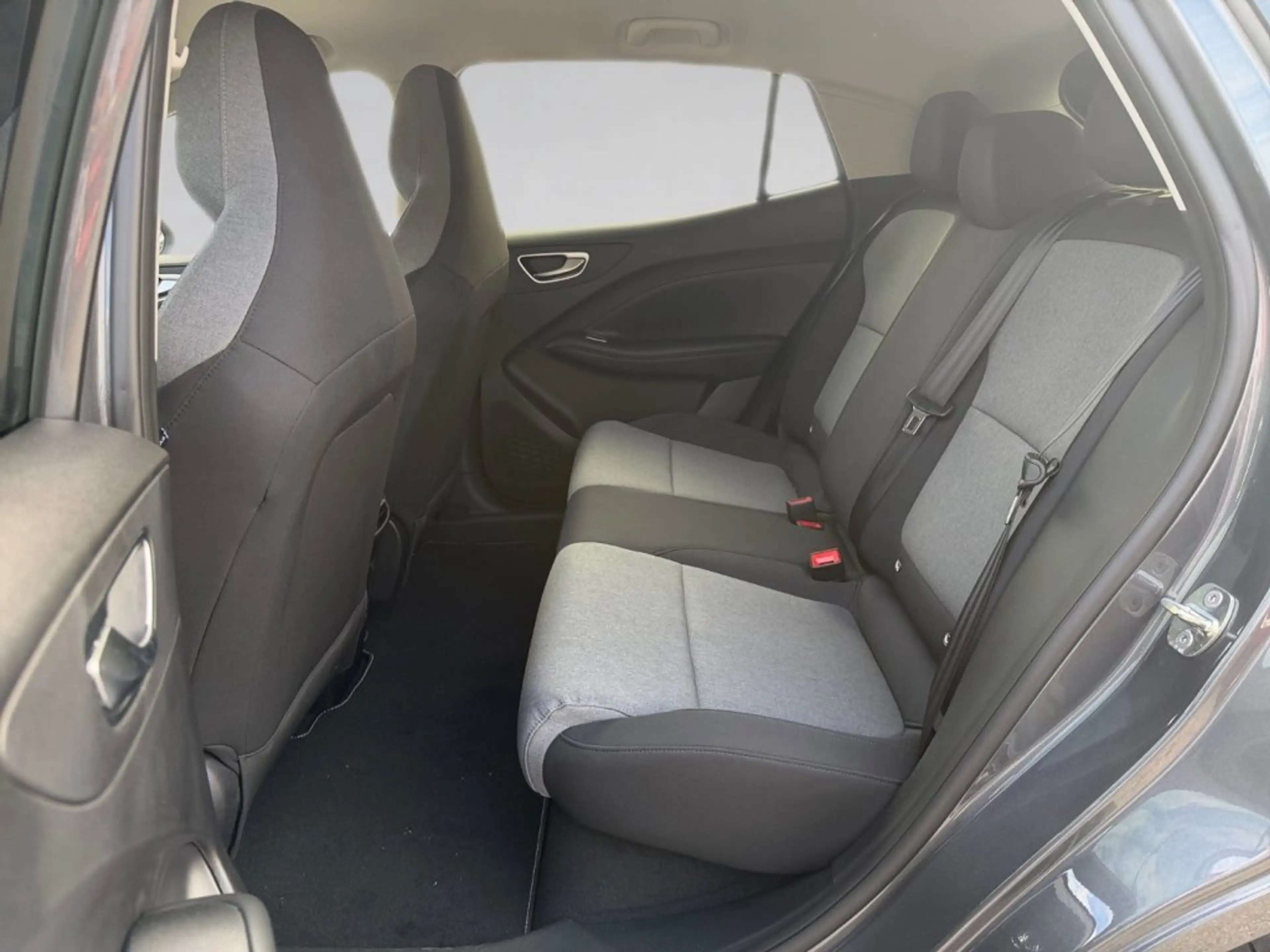 MG MG4 Urban Luxury — photo 7