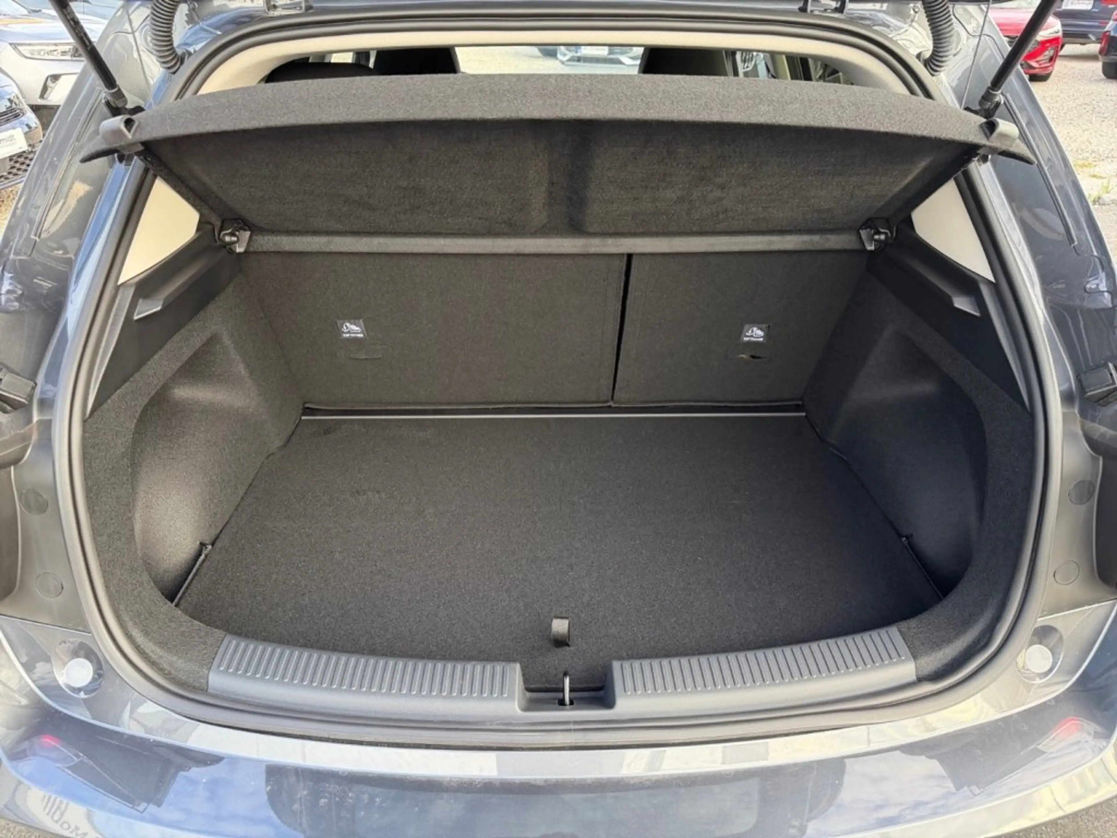 MG MG4 Urban Luxury — photo 13