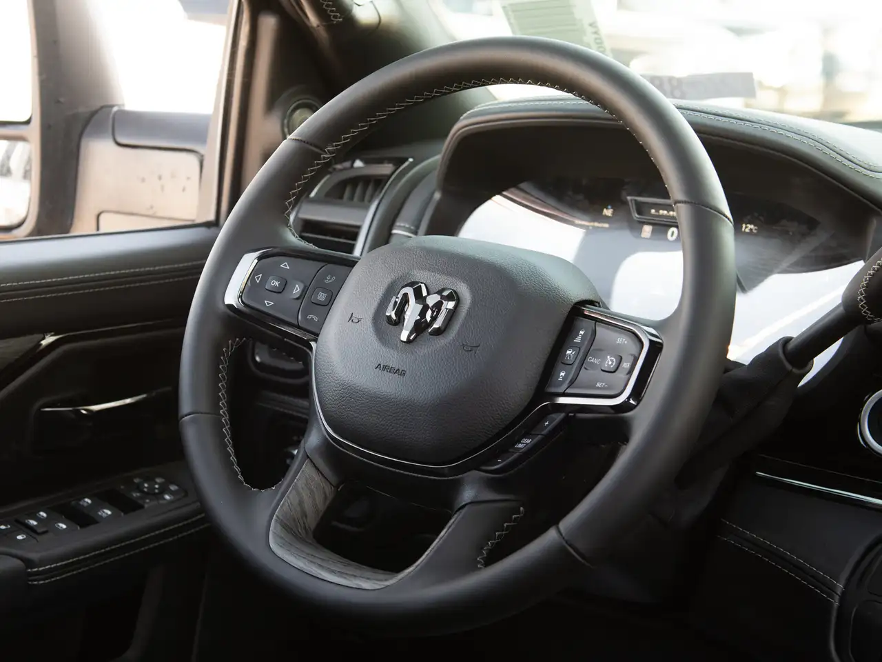 RAM 2500 снимка RAM 2500