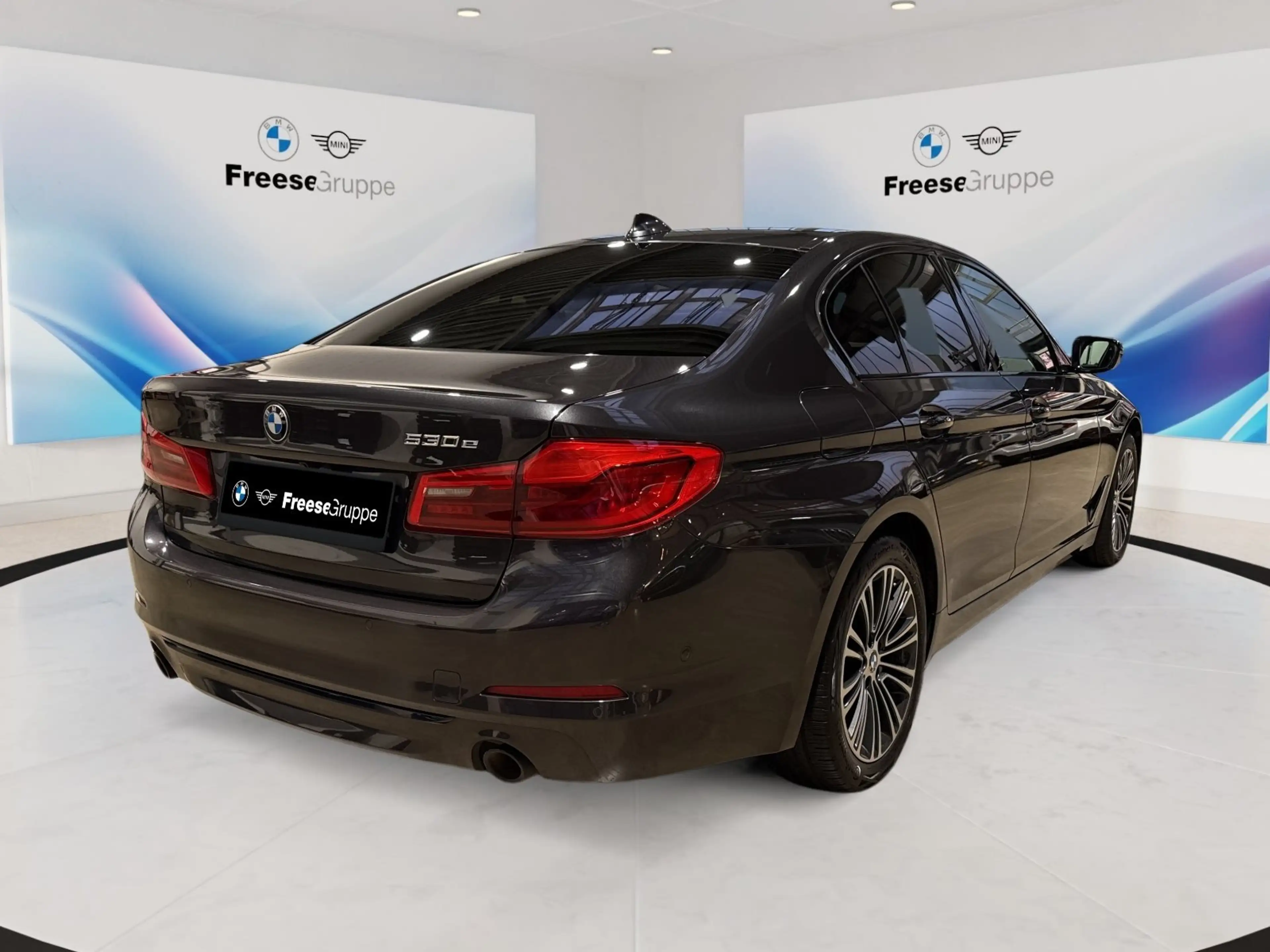 BMW 530 e iPerformance Limousine Sport Line — photo 6