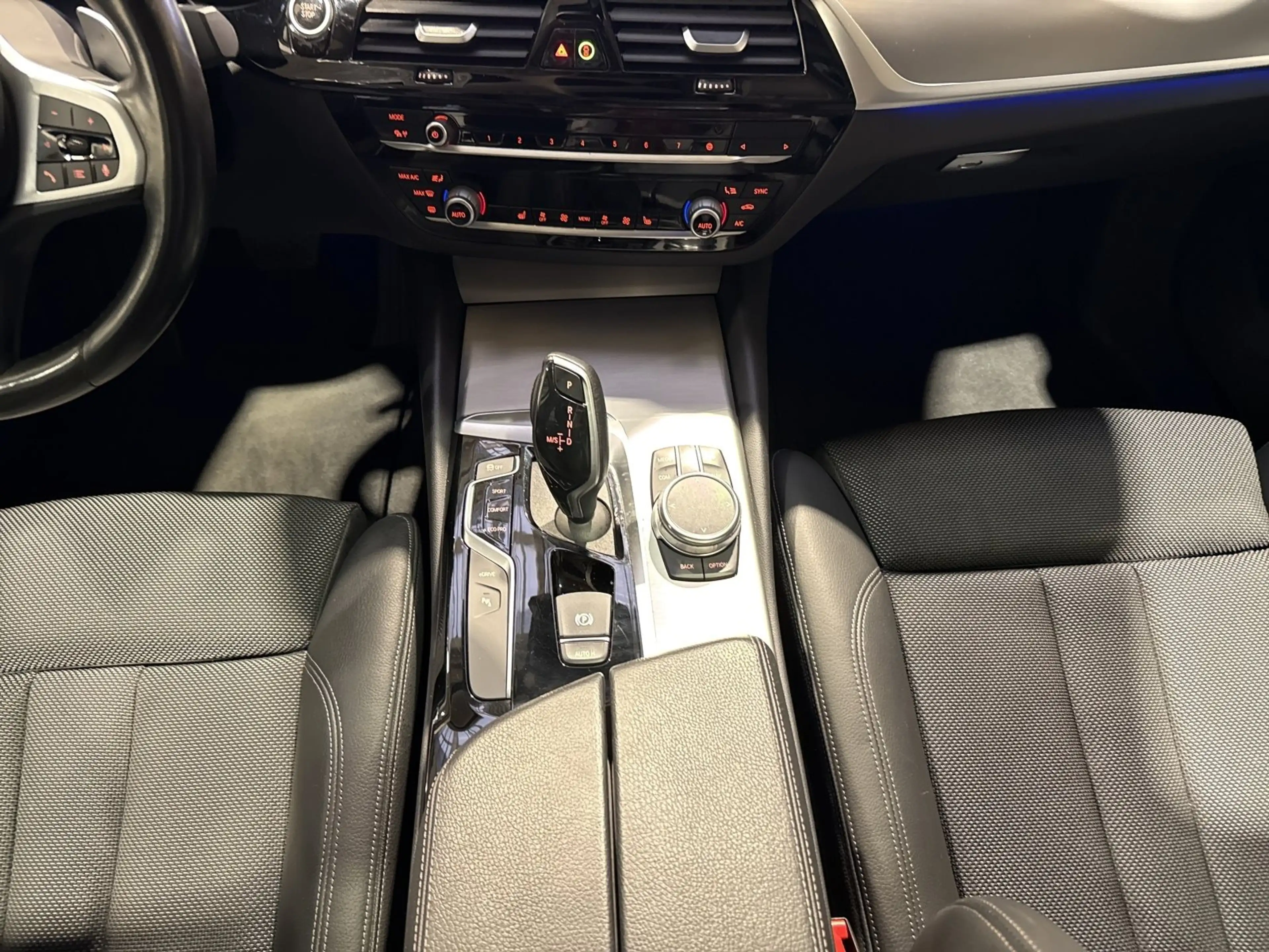 BMW 530 e iPerformance Limousine Sport Line — photo 13