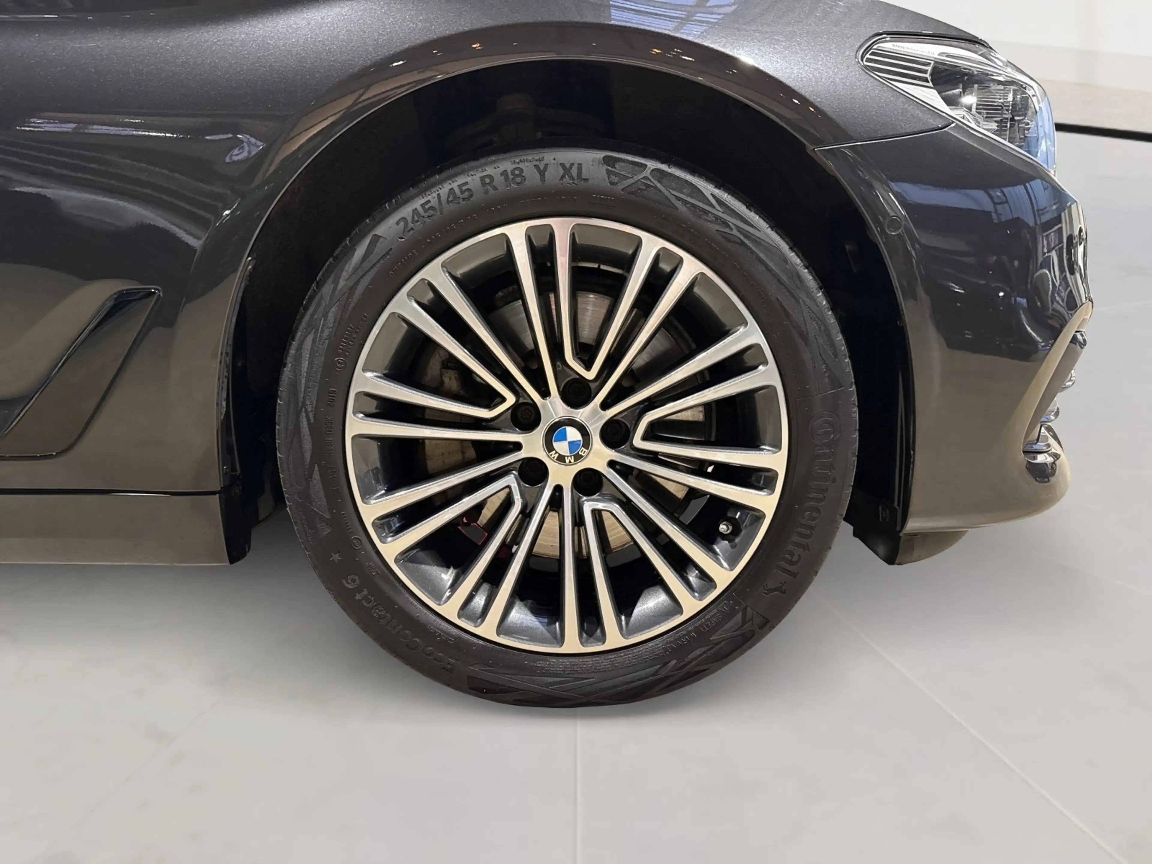 BMW 530 e iPerformance Limousine Sport Line — photo 9