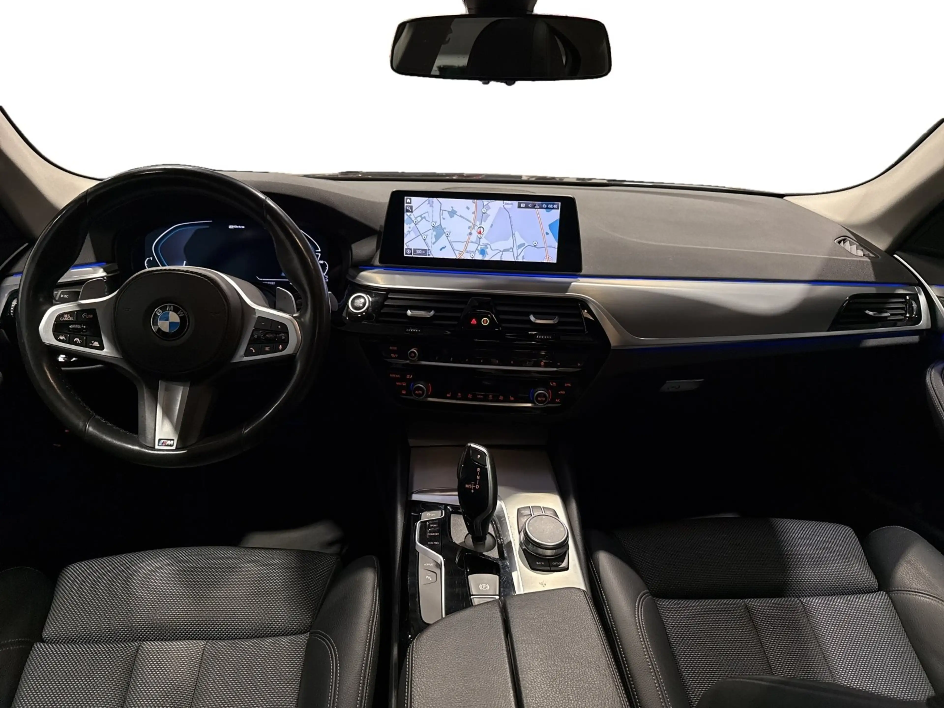 BMW 530 e iPerformance Limousine Sport Line — photo 11