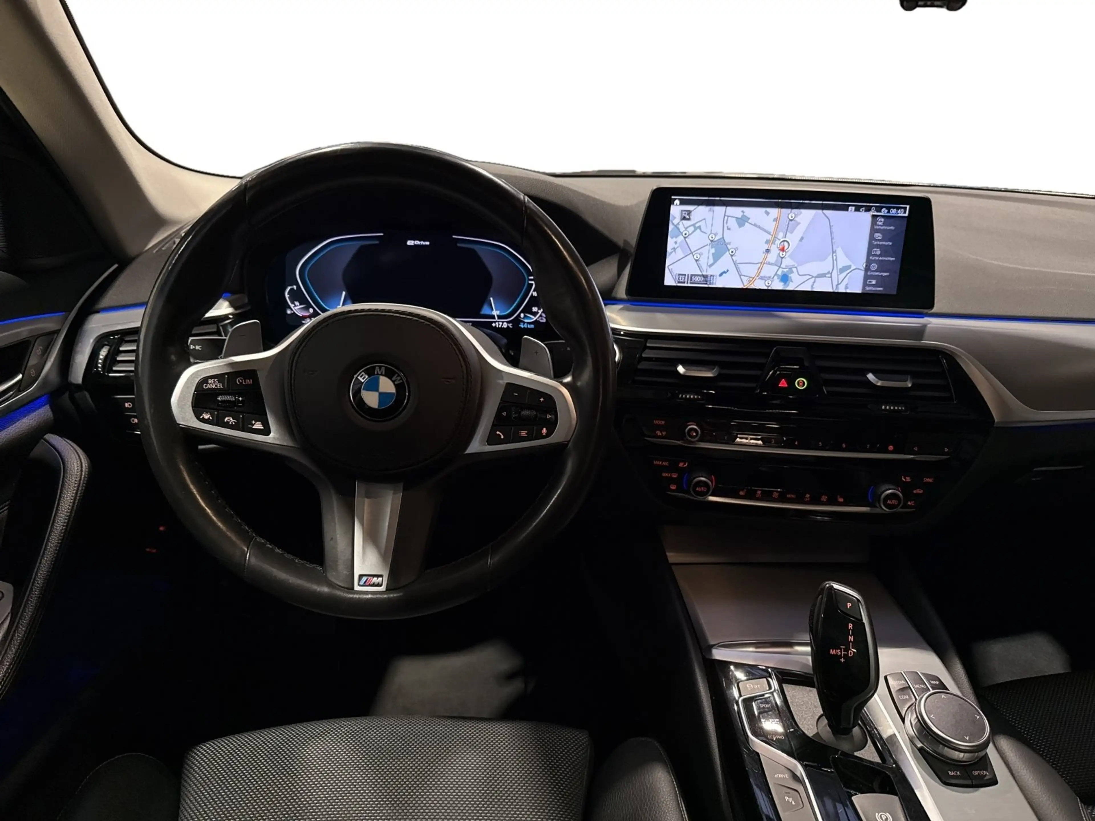 BMW 530 e iPerformance Limousine Sport Line — photo 10