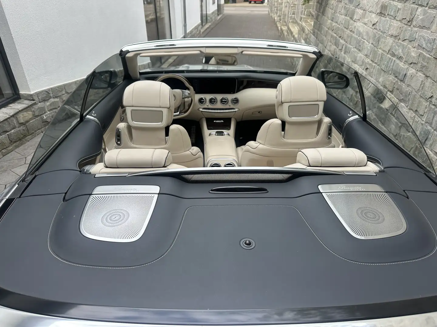 Mercedes-Benz S 63 AMG Sehr Edelesfahrzeug Tolle Ausstattung Stříbrná - 2