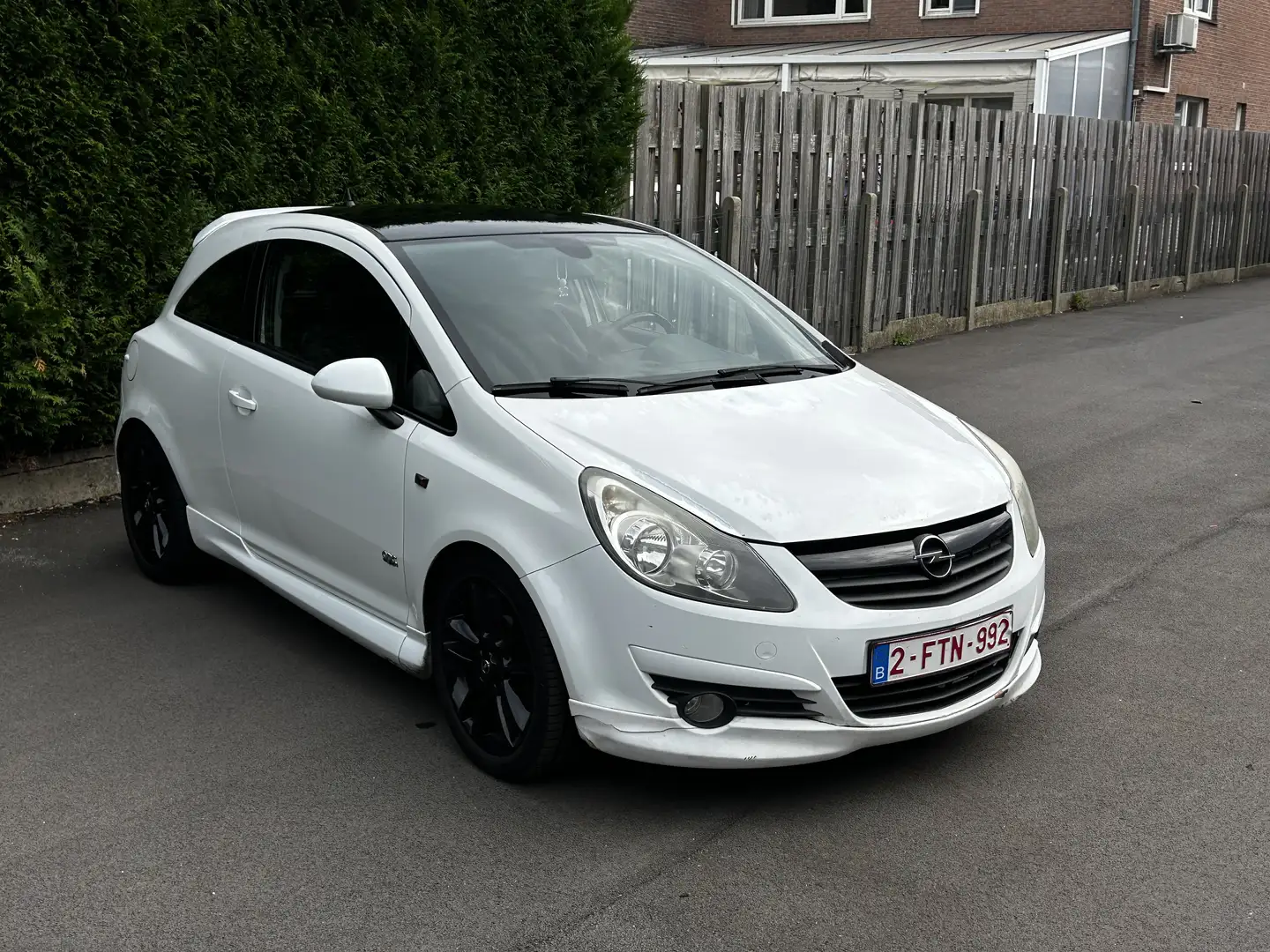 Opel Corsa 1.4 16V Color Edition OPC Line - 1