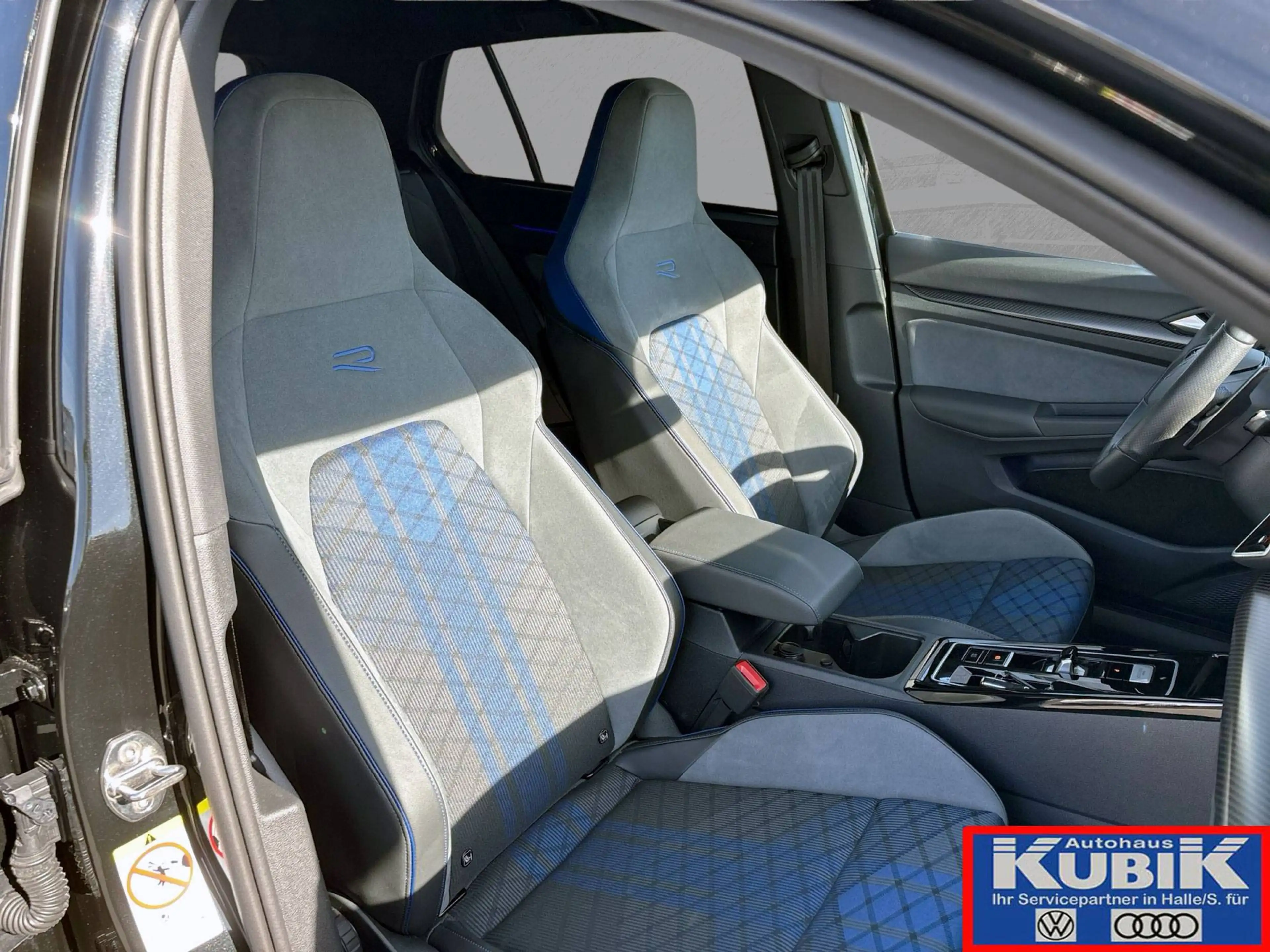 Volkswagen Golf R Golf 8 "R" Performance Black Style 2,0 TSI 4motion DSG — photo 14