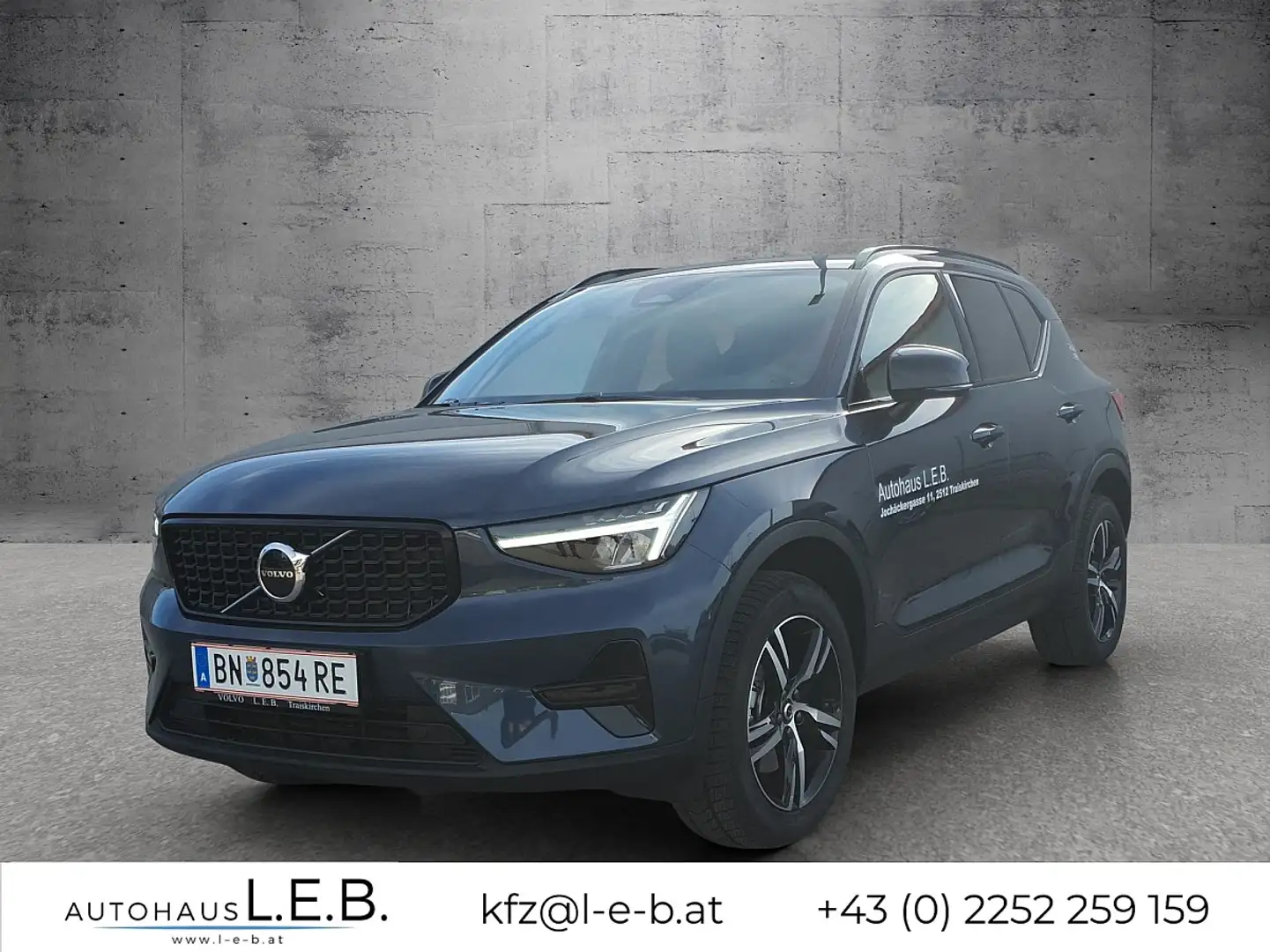 Volvo XC40 B3 Plus Dark Aut. Blau - 1