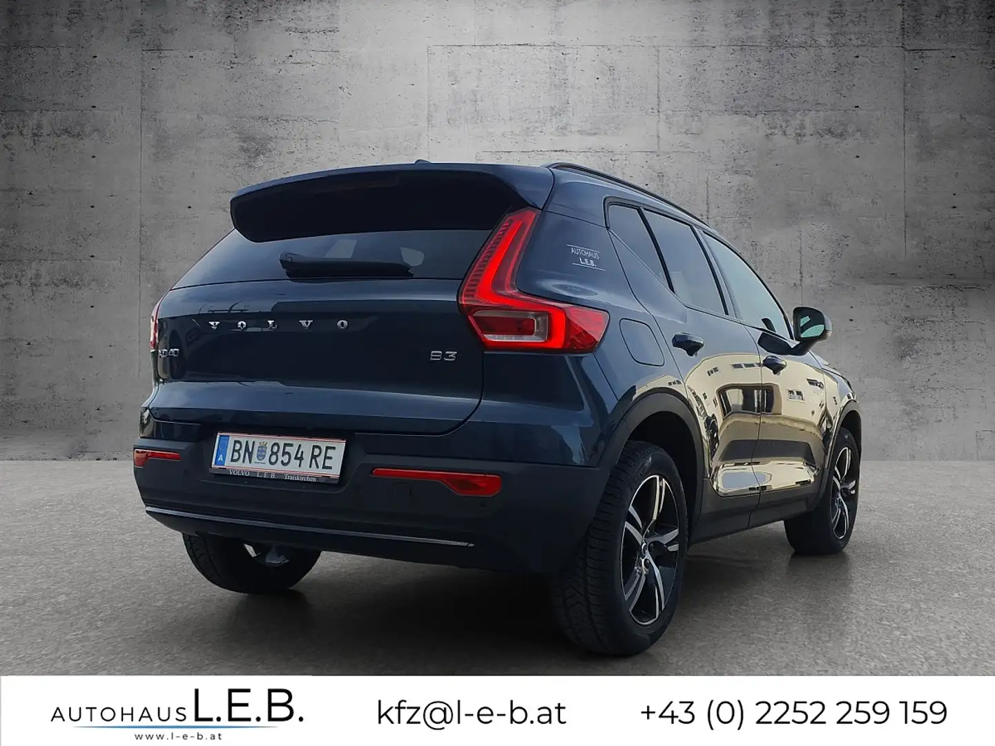 Volvo XC40 B3 Plus Dark Aut. Blau - 2