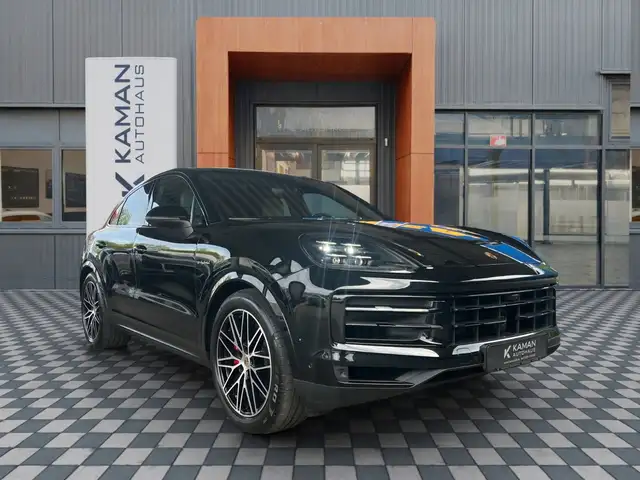 Porsche Cayenne view 3