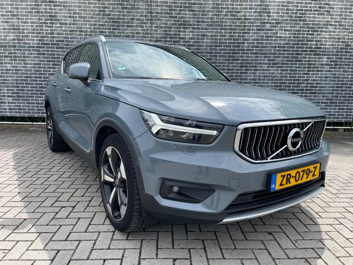 Volvo XC40 2.0 T5 AWD Inscription | Panoramadak | Adaptive cr Grau - 2