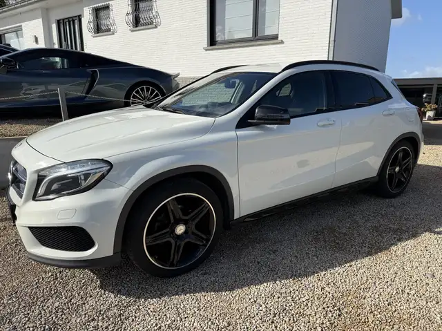 Mercedes-Benz GLA 180 GLA 180 AMG Line NIEUWSTAAT HISTORIEK
