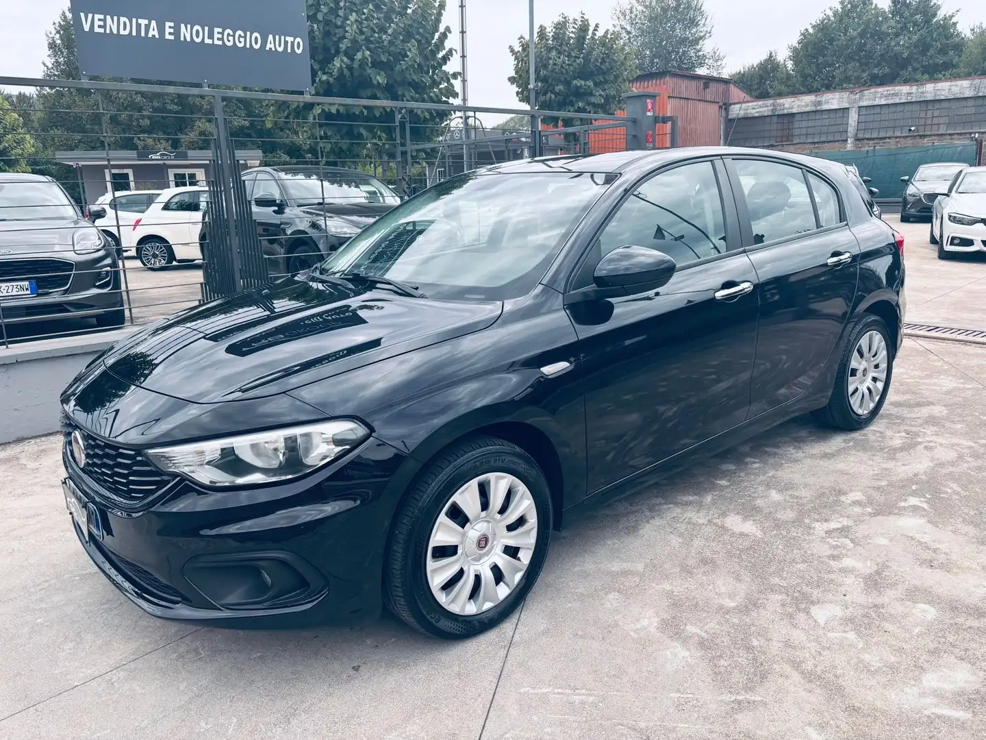Fiat Tipo Tipo 5 porte II 2016 5p 1.4 tjt Lounge Gpl 120cv Nero - 1
