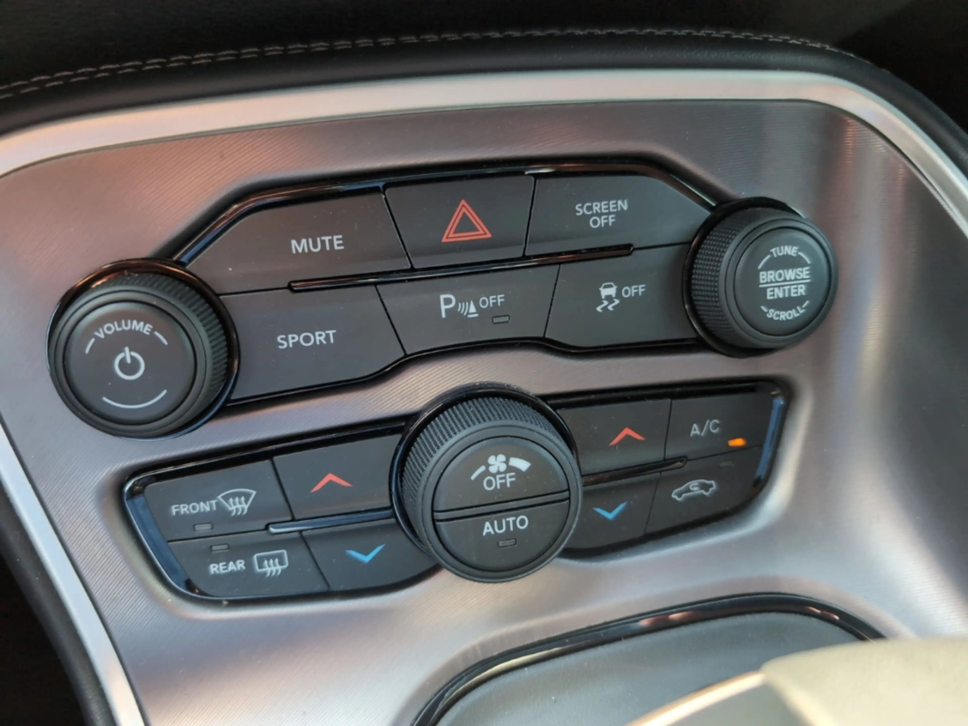 Dodge Challenger SXT 3,6 V6 TOP-Zustand 1.Hand — photo 13