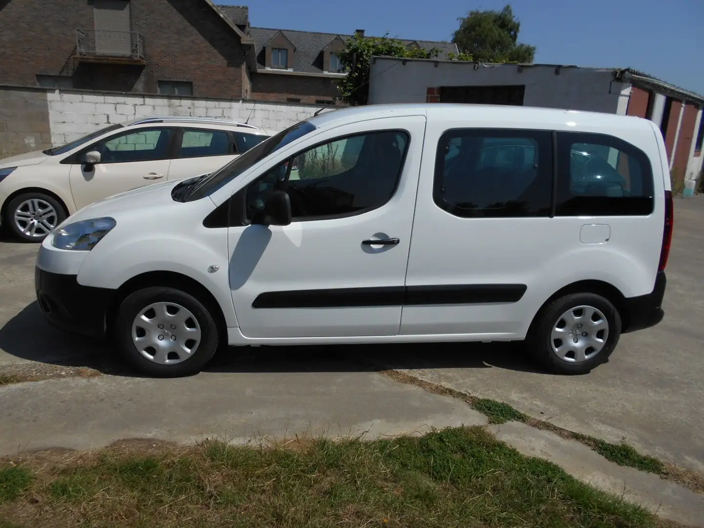 Peugeot Partner Tepee 1.6i  89000 KM GARANTIE  !! GEEN AIRCO !! Wit - 2