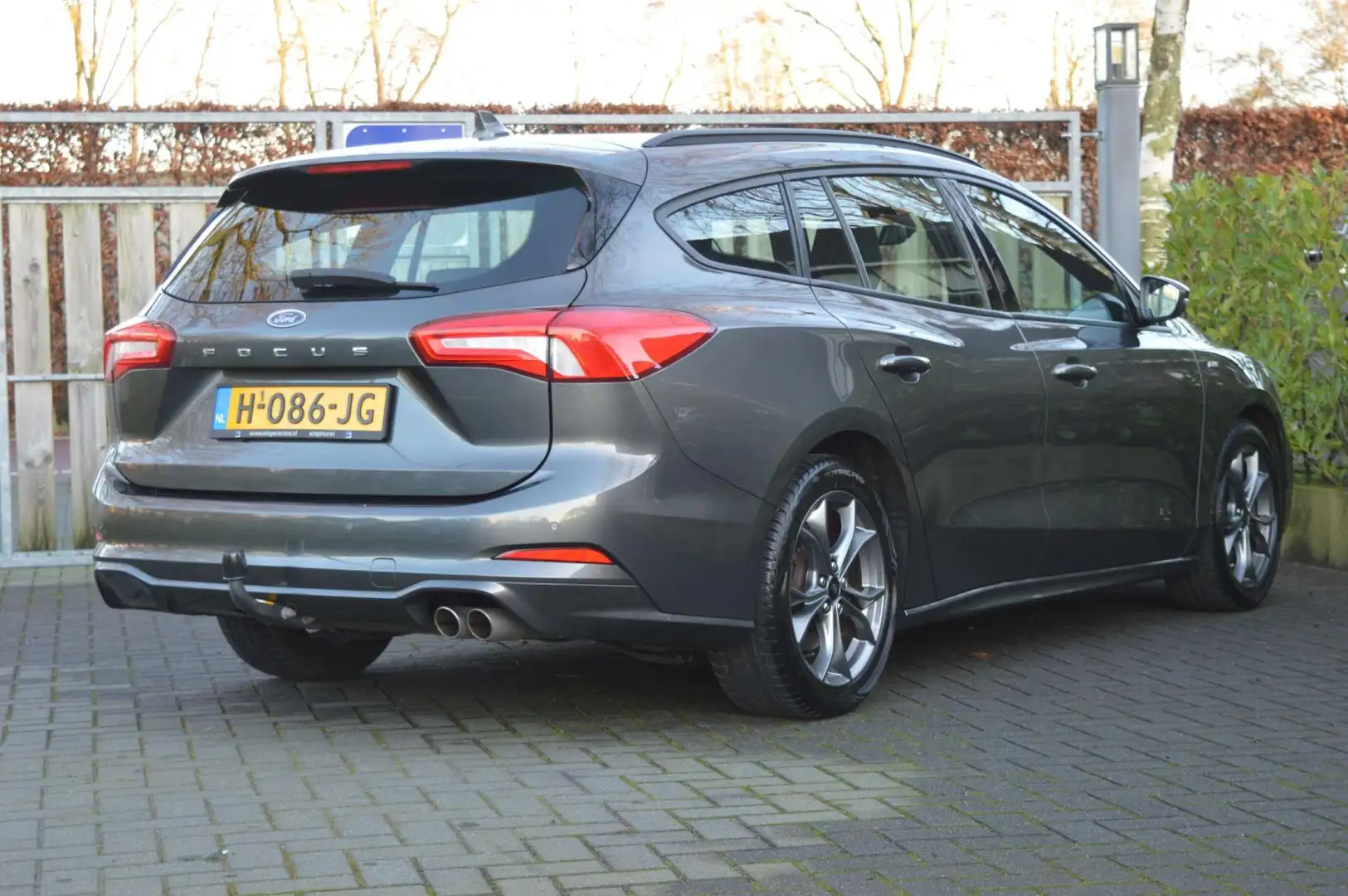 Ford Focus Wagon 1.5 EcoBoost ST Line Business - ACC|Lane ass Grijs - 2