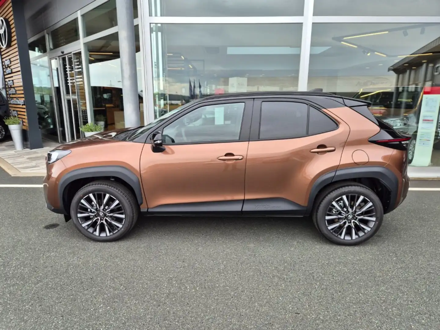 Toyota Yaris Cross Cross Lounge 1,5 VVT-i Hybrid CVT *PREMIUM-PAKET* Braun - 2