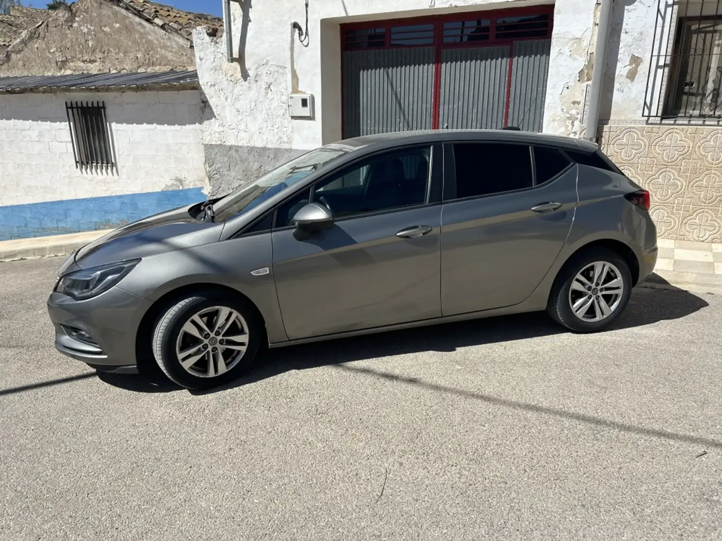 Opel Astra 1.6CDTi Excellence 110 Gris - 2